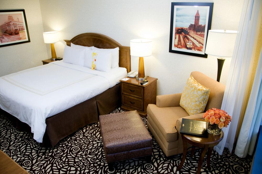 Hotel Milwaukee Marriott West à Waukesha Extérieur photo