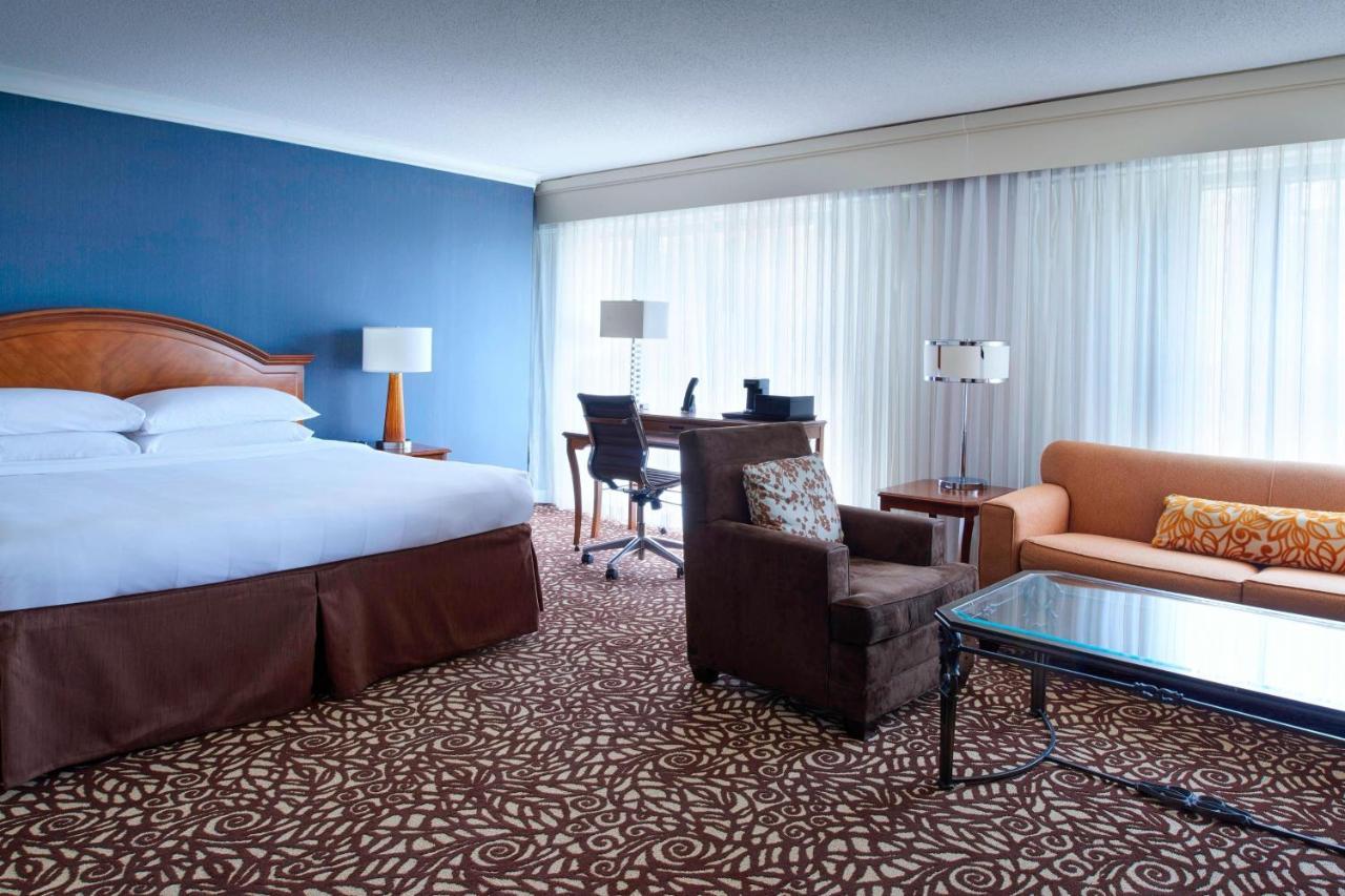 Hotel Milwaukee Marriott West à Waukesha Extérieur photo