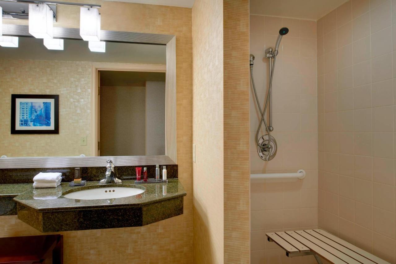 Hotel Milwaukee Marriott West à Waukesha Extérieur photo